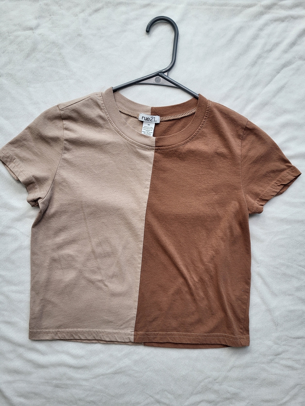 rue21 Two-Tone Tan and Brown Short Sleeve Crop Tee, Size XS